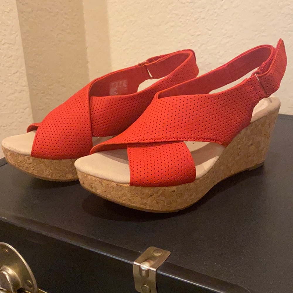 Clarks red suede Annadel Parker wedge sandal size 7.5